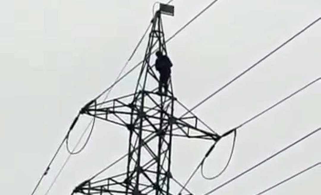 Homem sobe em torre de transmissão e bairros ficam sem energia elétrica em Rio Branco