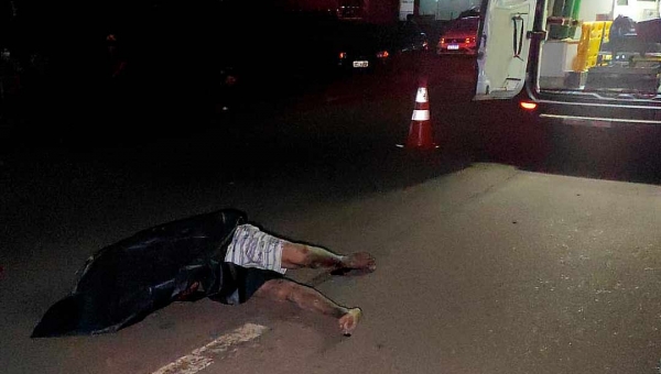 Idoso morre atropelado após se jogar na frente de carro na BR-364