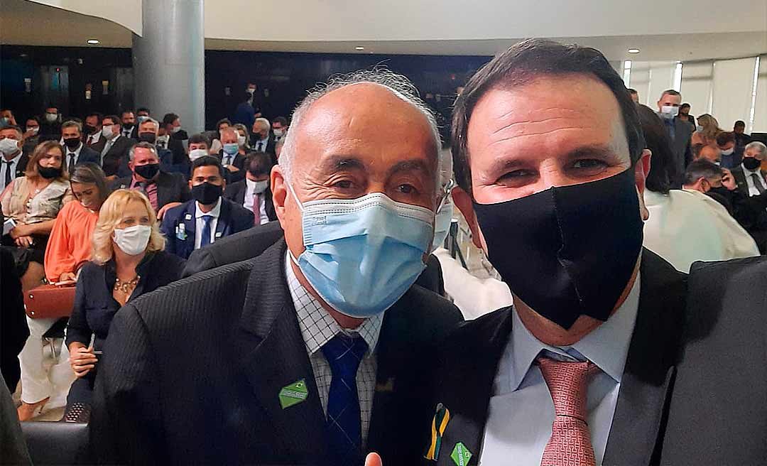 Diga com quem andas... - Bocalom publica selfie com Eduardo Paes e é criticado na rede