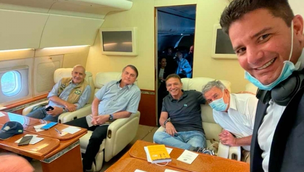 Avião presidencial já decolou de Brasília ao Acre com Gladson, Márcio e Petecão ao lado de Bolsonaro