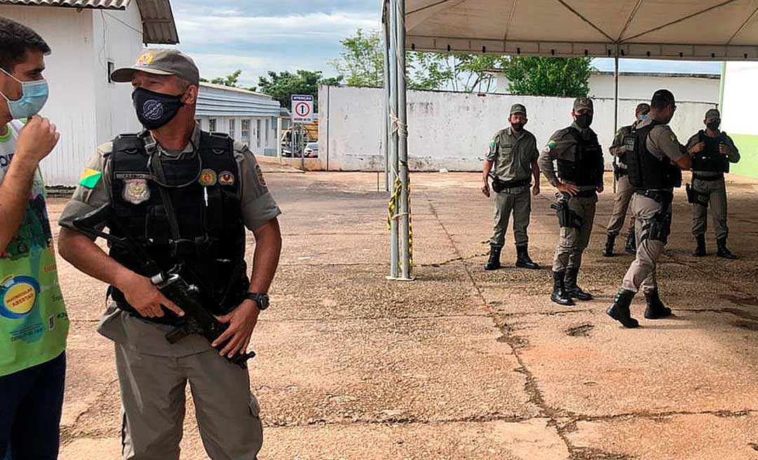 Vacinação em Rio Branco é marcada por desorganização, diz vereador; "polícia foi acionada"