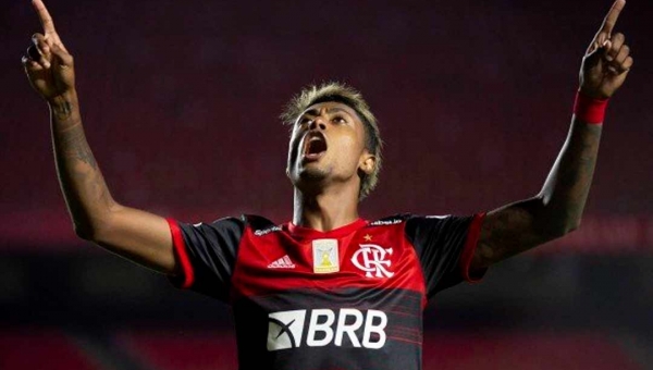 Flamengo joga mal, perde para o São Paulo, mas conquista o bicampeonato