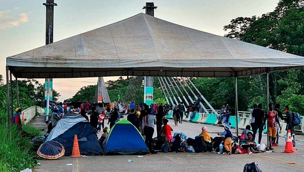 Governo mobiliza 8 ministérios para desfazer protesto de imigrantes no Acre