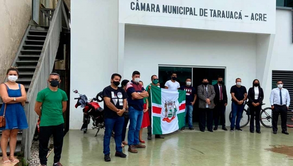 Família, amigos e políticos se despedem do vereador José Sidenir, vítima da covid-19