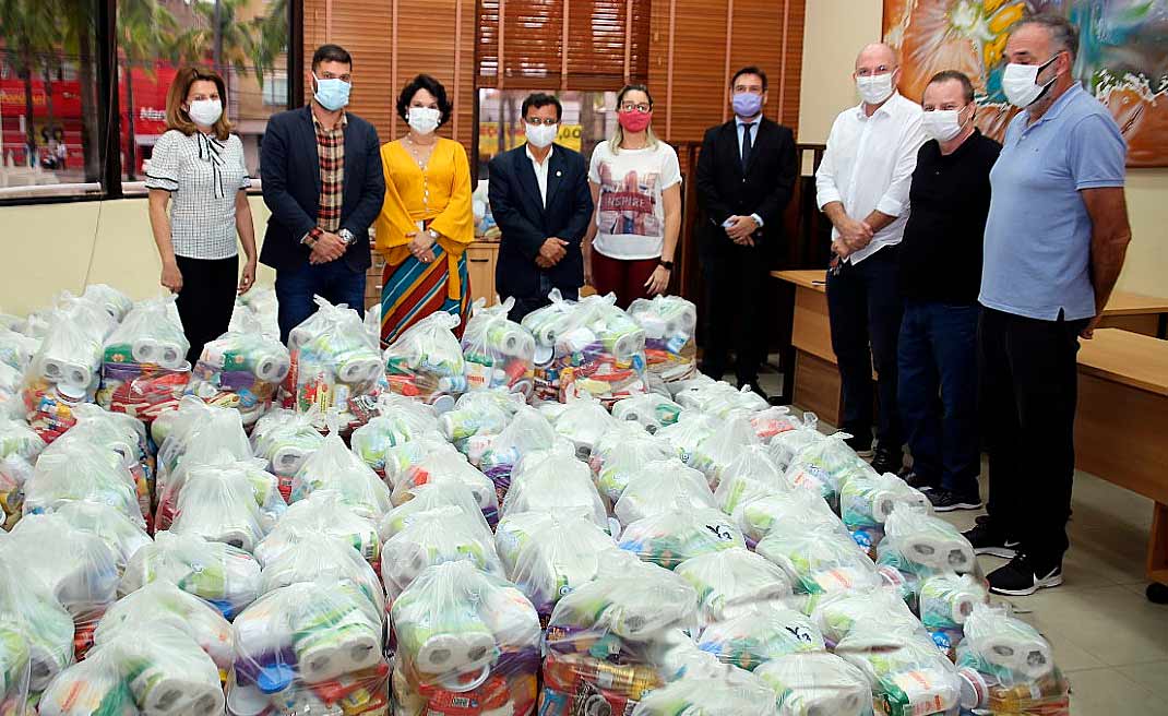 Aleac entrega mais de 3 toneladas de alimentos, roupas e materiais de limpeza para a campanha SOS Acre