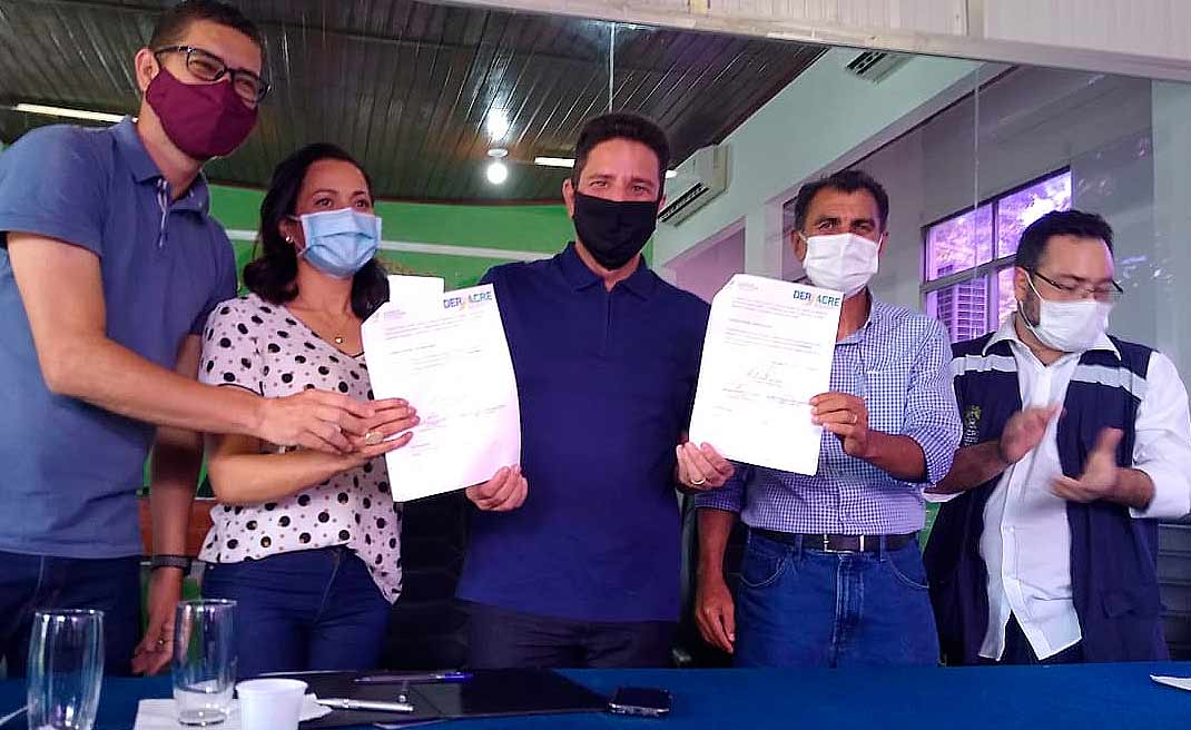 Em Porto Acre, Gladson assina convênio para ações emergenciais de combate à dengue no pós-enchente
