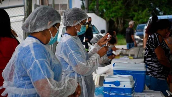 Vacinação de idosos ribeirinhos tem continuidade em Cruzeiro do Sul