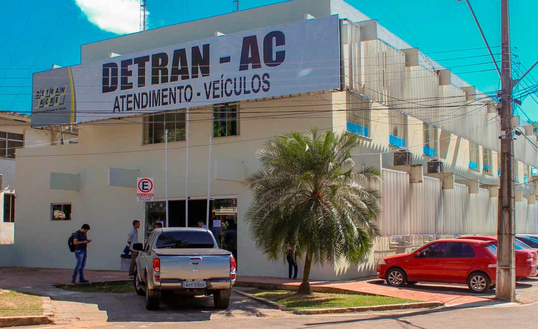 Detran reinicia atendimento presencial por agendamento na capital e interior