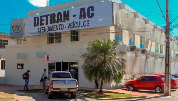 Detran reinicia atendimento presencial por agendamento na capital e interior