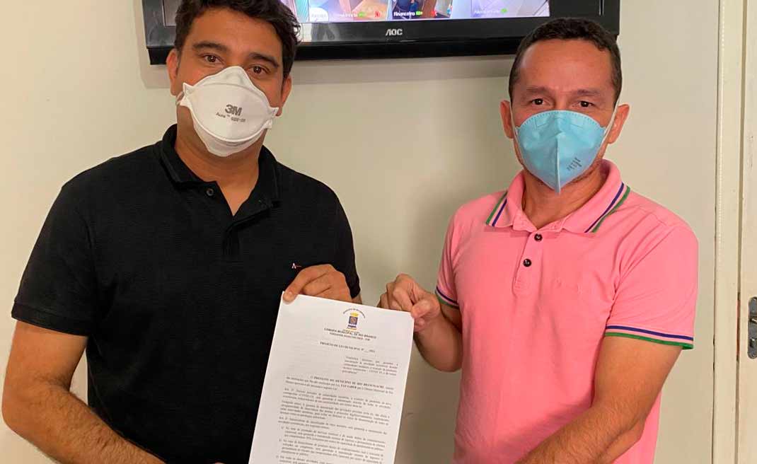 No pior momento da pandemia, Samir e Adailton apresentam projeto que obriga abertura do comércio em Rio Branco