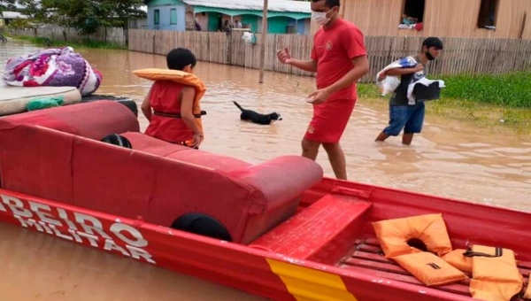 Rio Envira volta a transbordar e já desabriga 17 famílias em Feijó