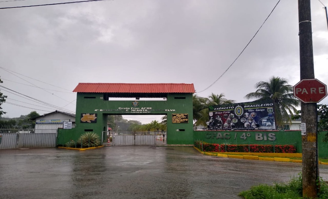 Chuva e "confusão de local" atrapalharam ato pró-Bolsonaro e contra o STF no Acre, dizem organizadores