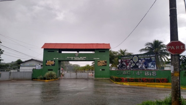 Chuva e "confusão de local" atrapalharam ato pró-Bolsonaro e contra o STF no Acre, dizem organizadores