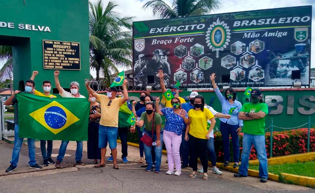 Bolsonaristas marcam carreata, pouca gente comparece e ato é cancelado