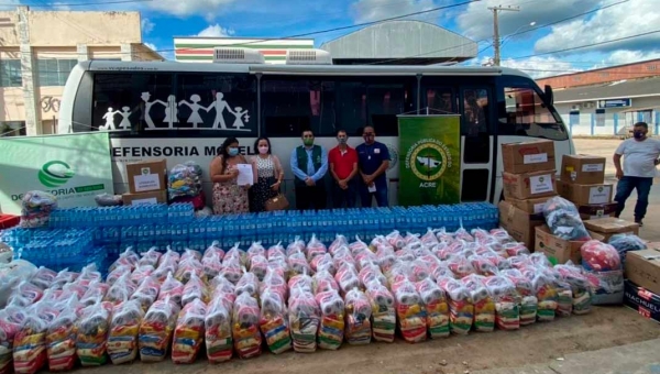 Campanha Defensoria Solidária realiza entrega de doações em Tarauacá