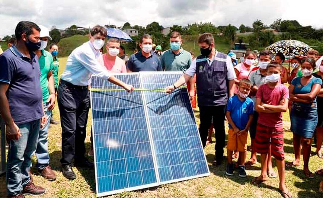 Na Vila Restauração, Gladson lança usina de energia solar que beneficia 200 famílias