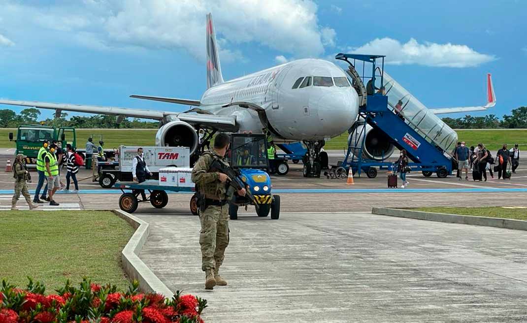 Voo da Latam traz ao Acre cerca de 31 mil doses da vacina anticovid; estado já recebeu mais de 121 mil doses