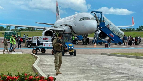 Voo da Latam traz ao Acre cerca de 31 mil doses da vacina anticovid; estado já recebeu mais de 121 mil doses