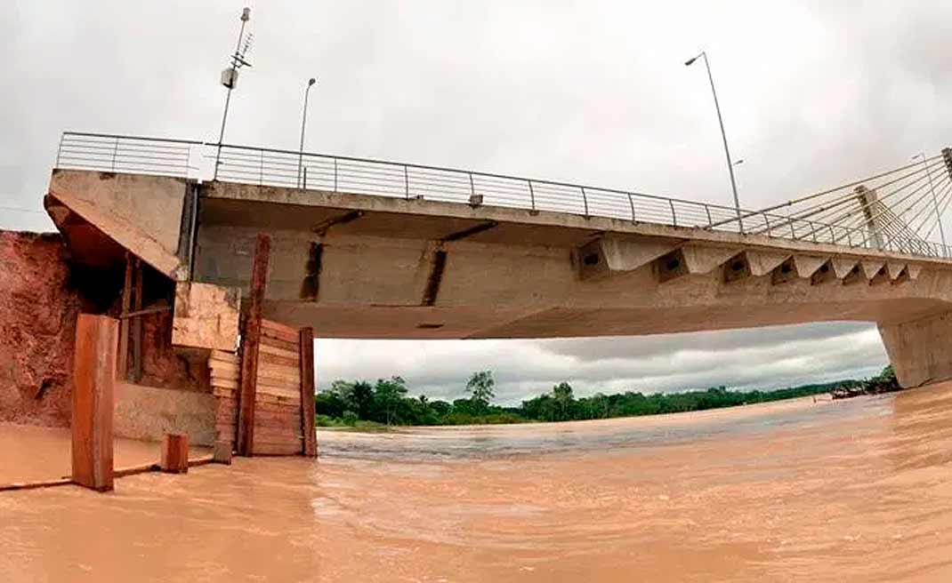 Nível do rio Tarauacá volta a subir, ultrapassa cota de alerta e deixa autoridades em alerta máxima