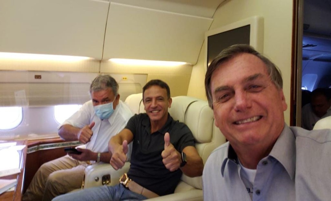 Bittar parabeniza Bolsonaro e diz: “aprendi a admirar o bom humor, a fé cristã” do presidente