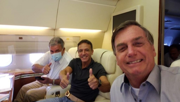 Bittar parabeniza Bolsonaro e diz: “aprendi a admirar o bom humor, a fé cristã” do presidente