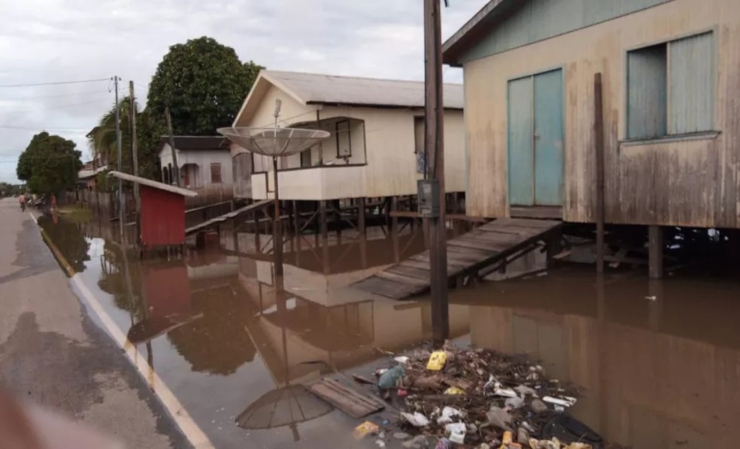 Rio Tarauacá volta a transbordar pela terceira vez e atinge quatro bairros da cidade