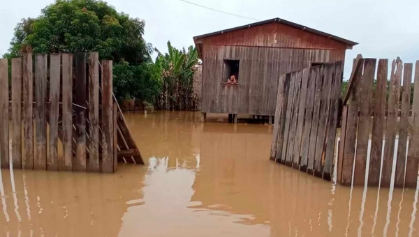 Rio Purus transborda novamente em Santa Rosa e desaloja 15 famílias