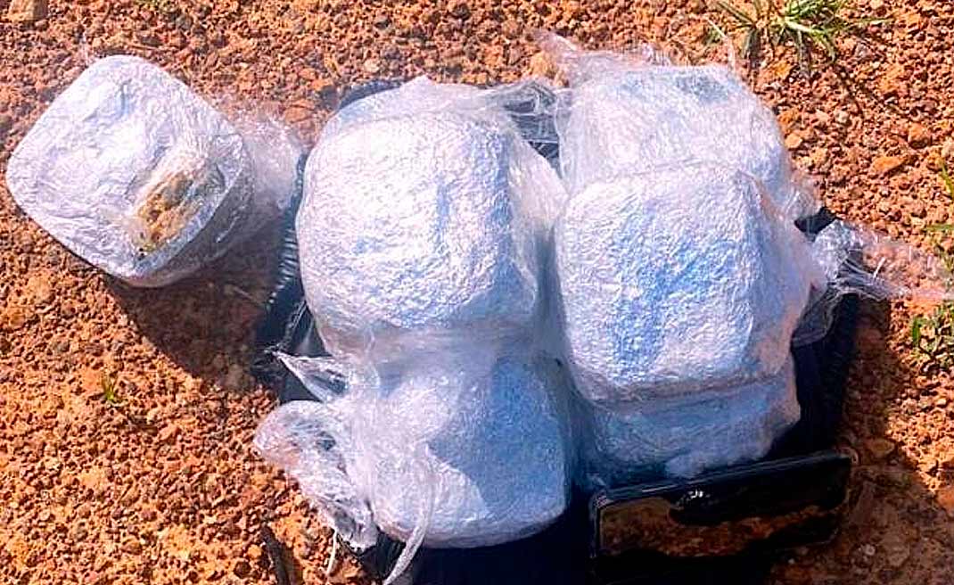 Mulher é presa com quase 10 quilos de cocaína na mala na BR-317