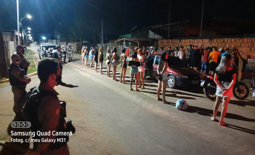 Polícia Militar acaba com festa clandestina no primeiro dia do toque de restrição