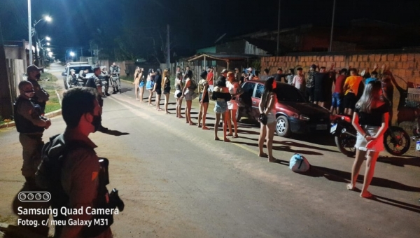 Polícia Militar acaba com festa clandestina no primeiro dia do toque de restrição