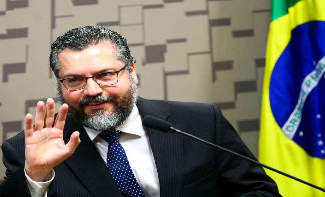 Ernesto Araújo pede demissão do Ministério das Relações Exteriores