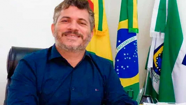 Após vacinar agentes da Polícia Civil, prefeito de Epitaciolândia é citado em publicação nacional por “burla” e “comprometer vacinação de idosos”