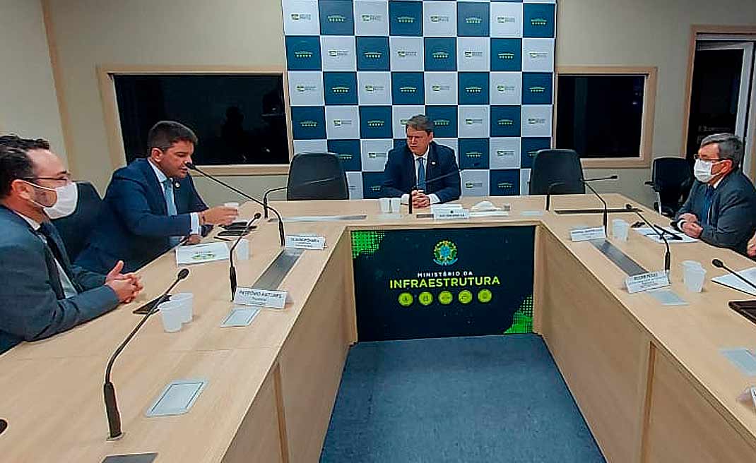 Ministro anuncia inauguração da ponte sobre o Rio Madeira e início de grandes obras no Acre