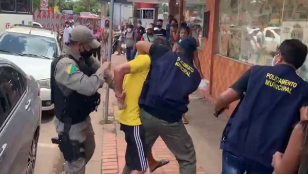 Fiscalização da prefeitura de Rio Branco contra ambulantes do Centro termina na delegacia