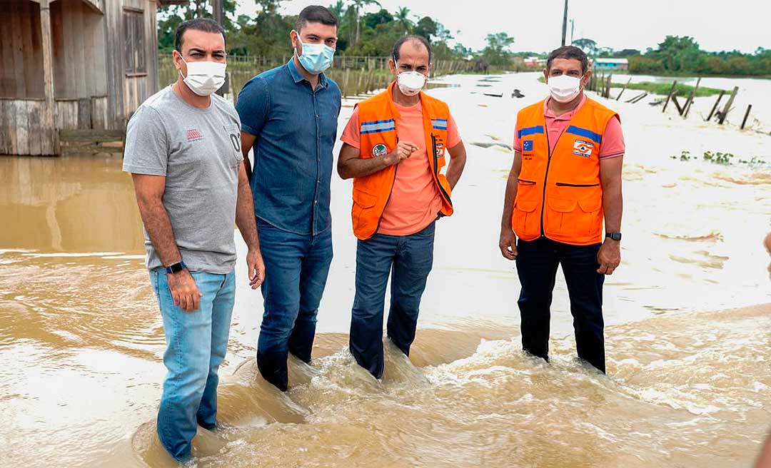 Nicolau Júnior acompanha trabalho da prefeitura de Cruzeiro em nova enchente do Rio Juruá