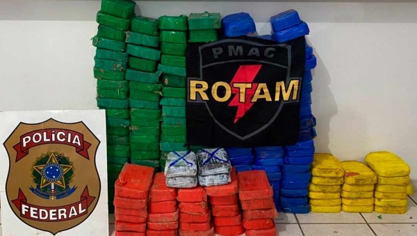 Forças de segurança interceptam veiculo com placas de MG com 196 quilos de oxidado de cocaína