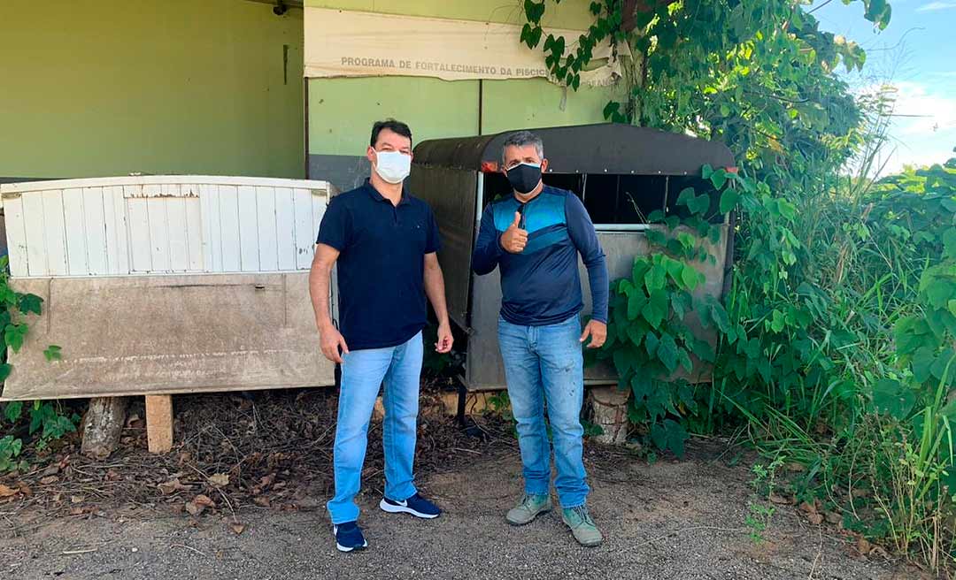 Deputado estadual Roberto Duarte visita frigorífico de peixes abandonado no Bujari