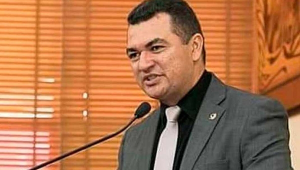 Deputado Sargento Cadmiel pede que Governo esclareça atrasos na Educação