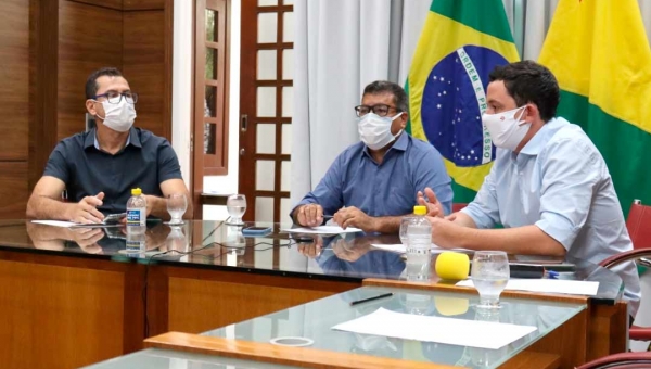 Israel Milani apresenta Zoneamento Econômico e Ecológico do Acre na Casa Civil