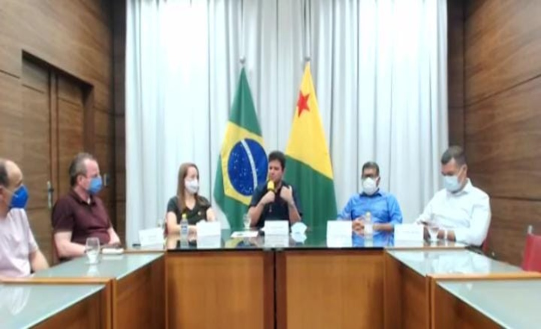 Gladson sanciona Auxílio do Bem e diz: "O que é pouco para uns é muito para outros"