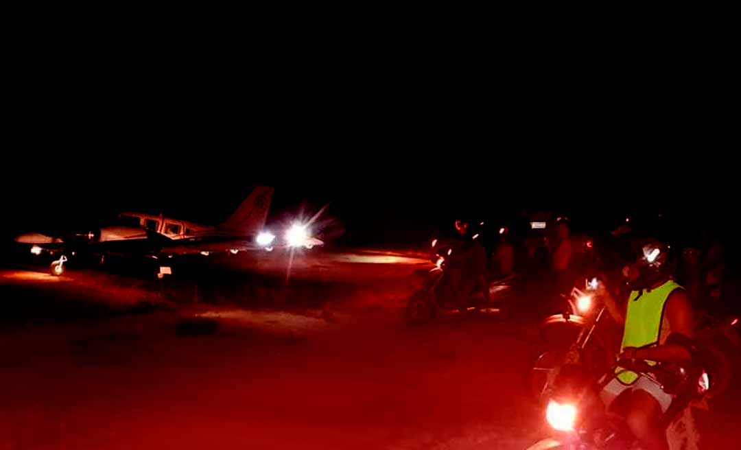 TÁ TENSO - Às escuras, motoristas precisaram sinalizar pista de aeródromo para aeronave decolar