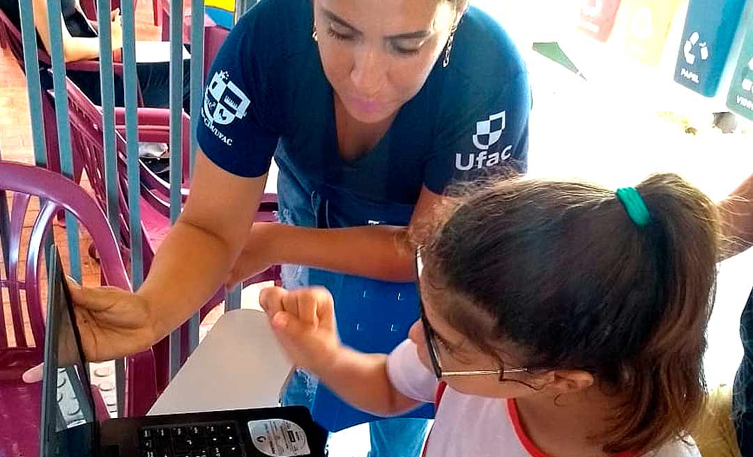 Quebrando barreiras: mestre lança livro voltado ao ensino matemático para surdos