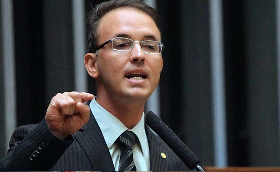 Em defesa dos servidores públicos, Leo de Brito diz não a reforma administrativa