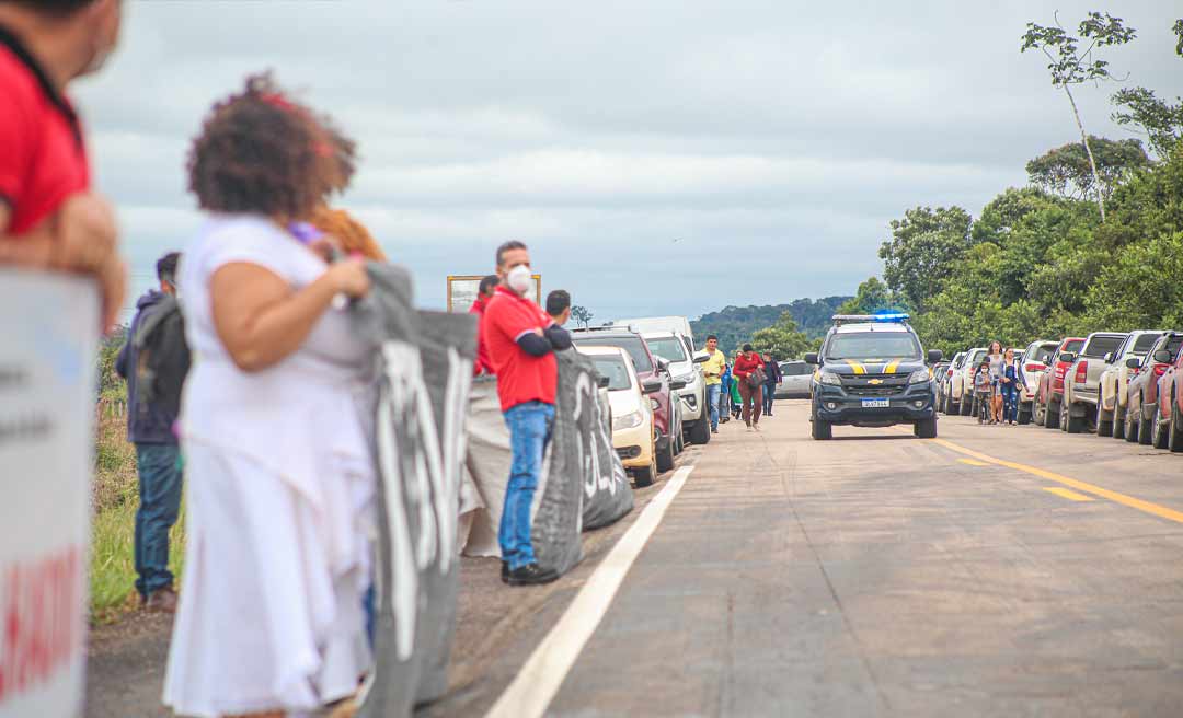 Petistas do Acre foram à ponte do Madeira protestar contra Bolsonaro