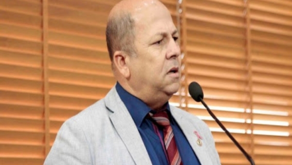 PT diz que respeita retirada da assinatura de Jonas Lima da CPI da Educação, mas defende investigação