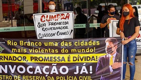 Cobrando promessa de convocação, aprovados no cadastro de reserva da Polícia Civil acampam na Aleac