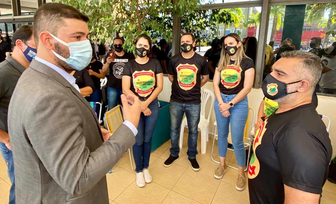 Nicolau Júnior volta a se reunir com aprovados no cadastro de reservas e coloca estrutura da Aleac para os que estão acampados