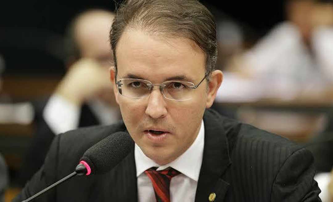 ”A reforma que o povo quer é a reforma dos privilegiados”, disse Leo de Brito sobre a PEC 32 na CCJC