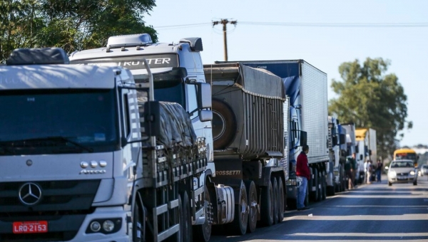 Protesto de caminhoneiros pode bloquear a fronteira com a Bolívia nesta terça-feira