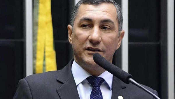 Jesus Sérgio consegue liberação de recursos federais para custear agentes de saúde de Tarauacá